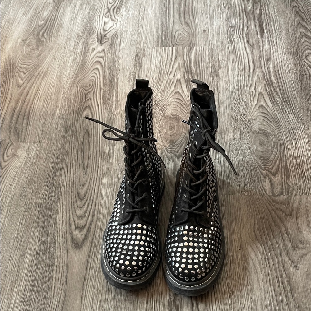 Wild Pair Elegant Black Footwear